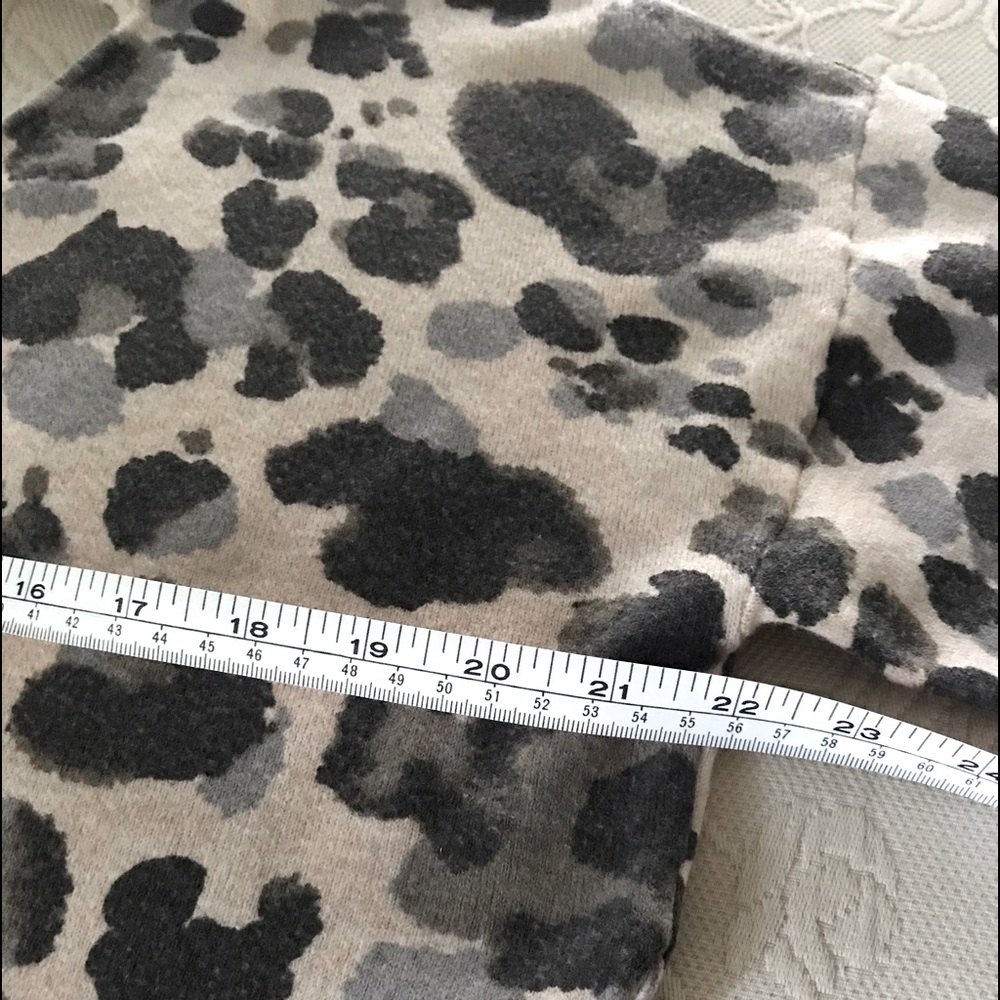 Democracy V-neck Leopard Sweater, L - Picture 5 of 10